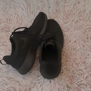 •𝙱𝙻𝙰𝙲𝙺 𝙽𝙸𝙺𝙴 𝚂𝙷𝙾𝙴𝚂